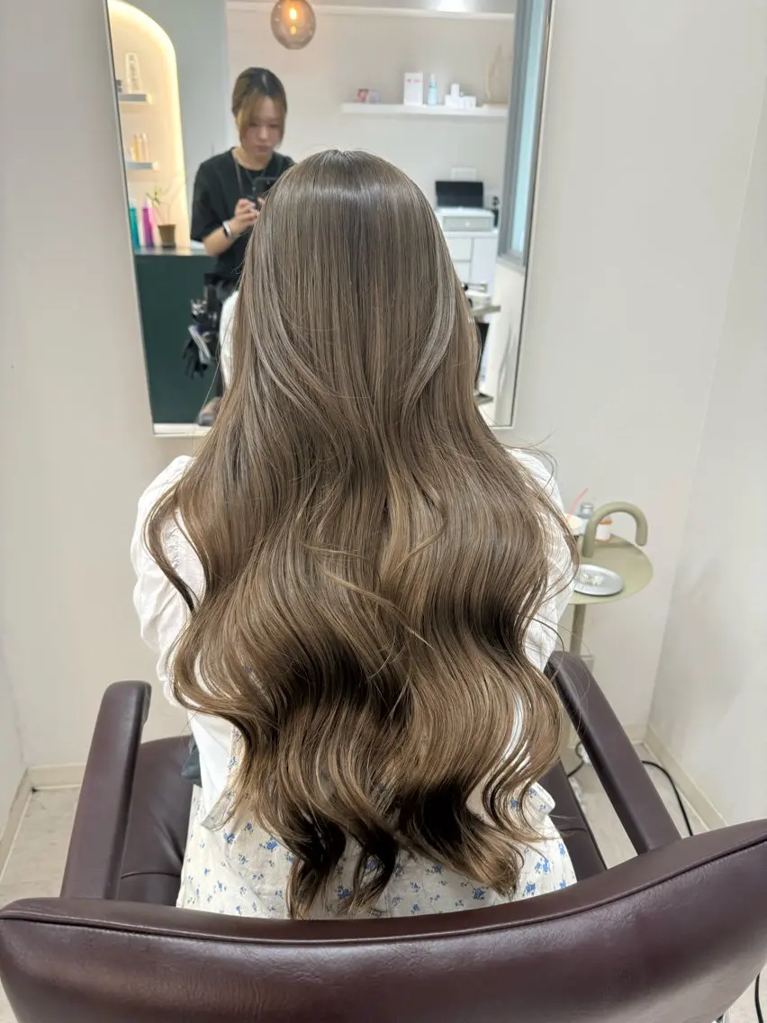 ロング カラー カット ヘアカラー トリートメント 🌻Reina/ ブリーチ/縮毛矯正のヘアスタイル