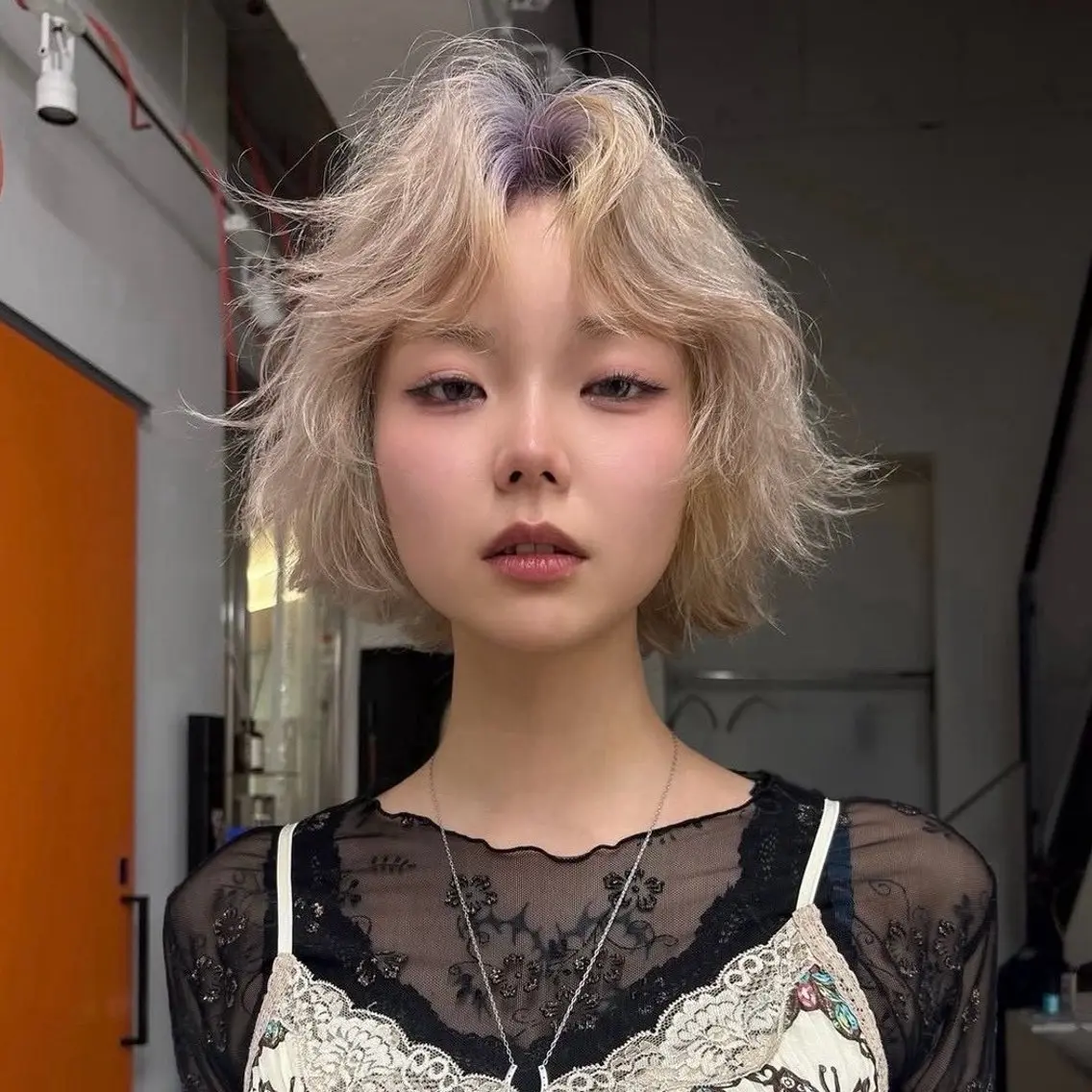 ミディアム カラー りゅうせい ハイトーンのヘアスタイル