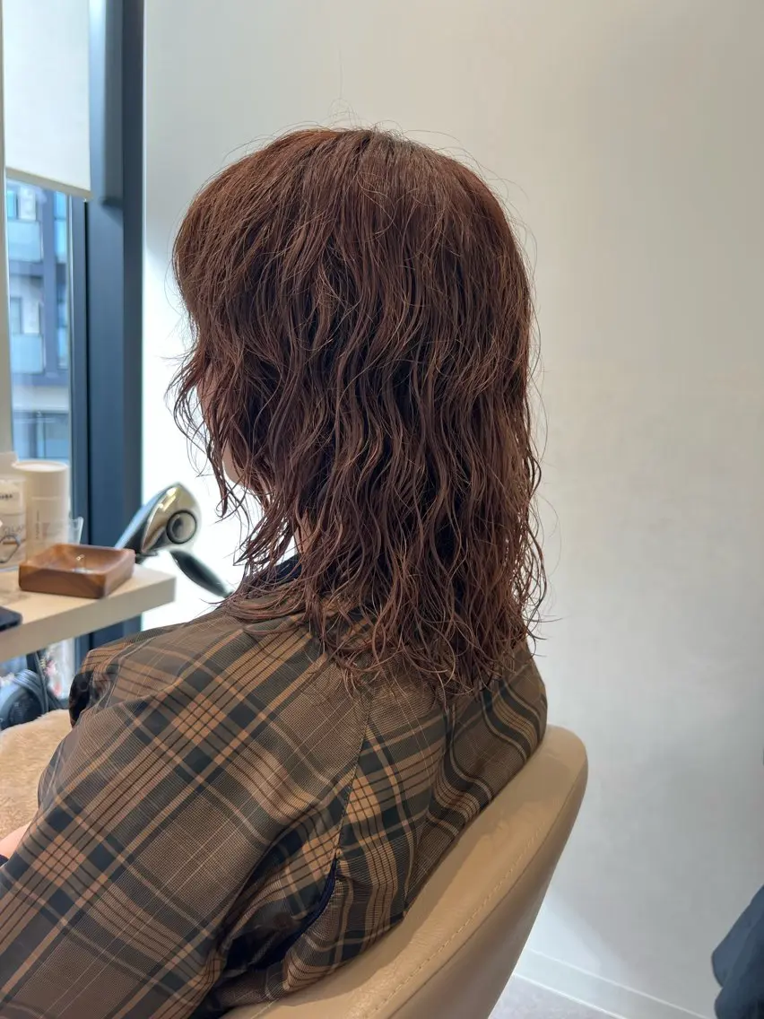 ミディアム パーマ ミディアムパーマ 顔まわりレイヤー レイヤーカット カット パーマ 🍇おぐら めぐみ🍇のヘアスタイル
