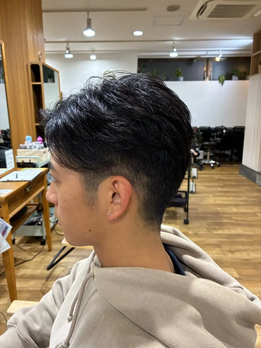 メンズ ツーブロック 刈り上げ 安島(あじま) 慎(まこと)のヘアスタイル