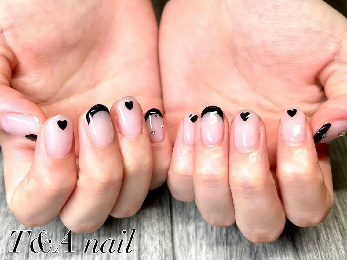 ミディアム ネイル 長さ出し フレンチネイル ジェルネイル ハート ニュアンスネイル T&A nailのネイルデザイン