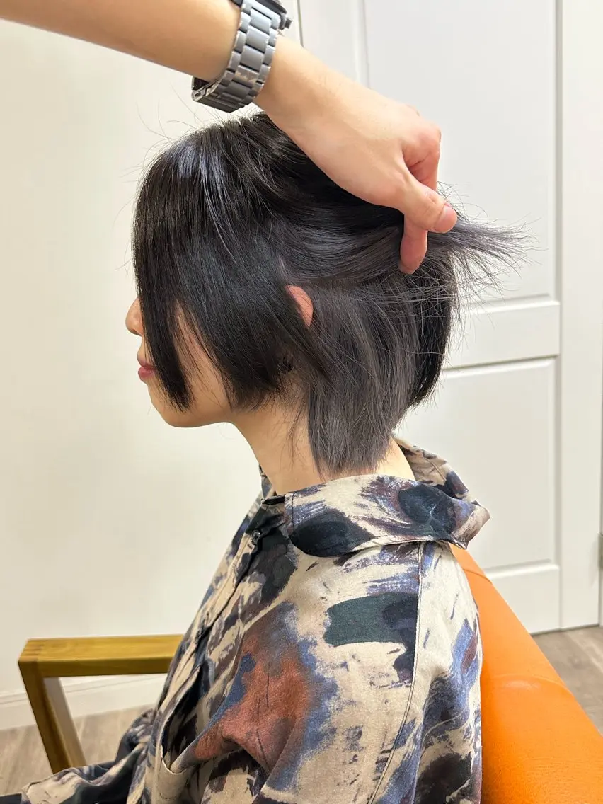 ショート カラー シルバー ヘアカラー 山之内匠/艶カラー/ ハイトーン/ブリーチのヘアスタイル