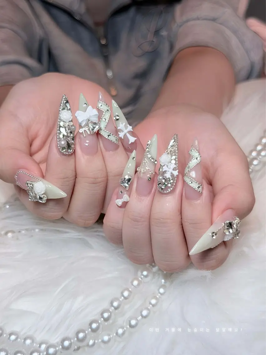 ネイル チークネイル ドット フレンチネイル グラデーション ハート ハンドネイル Julli NailStudioのネイルデザイン