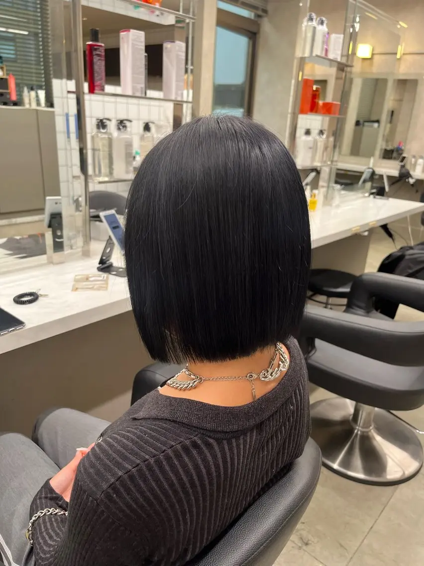 ミディアム 寒色/ベージュヘア ブリーチありMiOのヘアスタイル