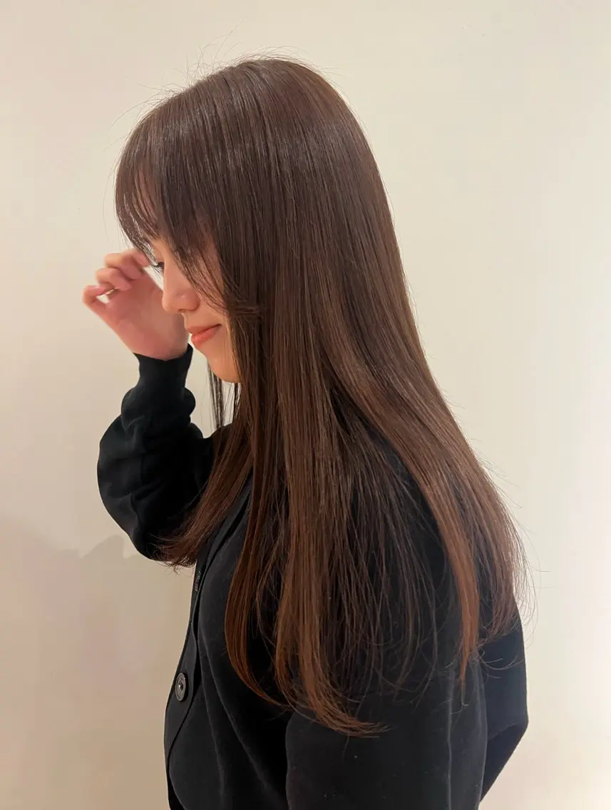 ロング カラー 成岡 愛美のヘアスタイル