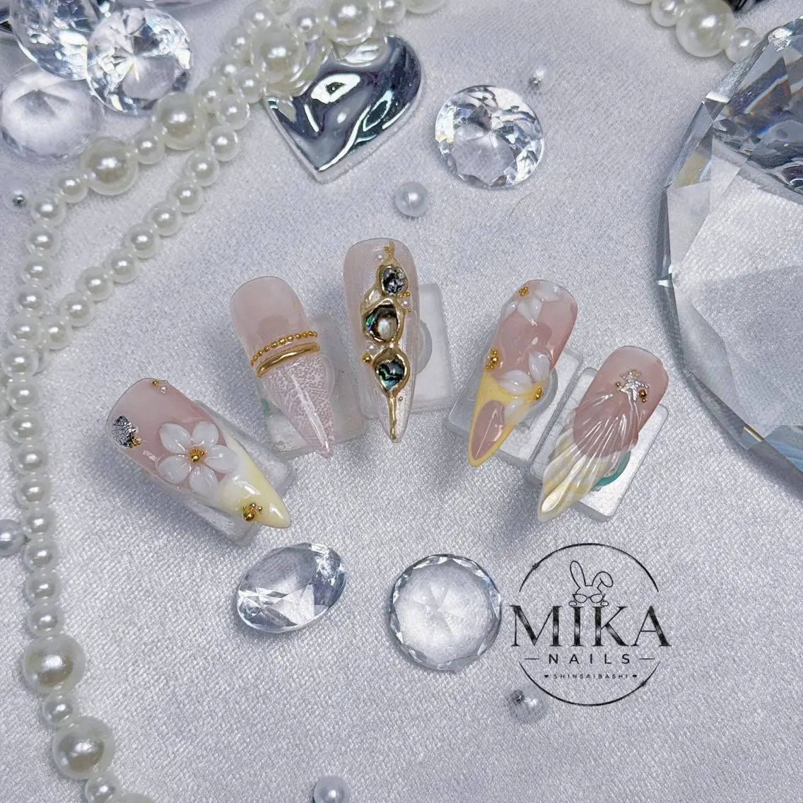ネイル ガーリー キラキラネイル 韓国ネイル ロングネイル シンプルネイル ハンドネイル Genie Mika Nailsのネイルデザイン