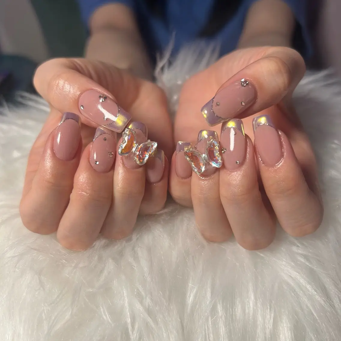 ネイル オーロラネイル フレンチネイル ハンドネイル haac nailsのネイルデザイン