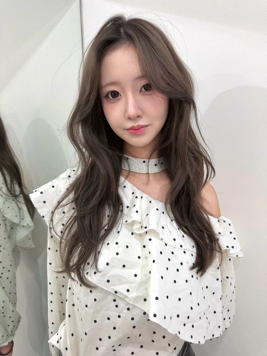 セミロング カラー ベージュカラー ブリーチ ケアブリーチ デザインカラー ダブルカラー ヘアカラー トリートメント TATSUハイトーン ミルクティーベージュのヘアスタイル