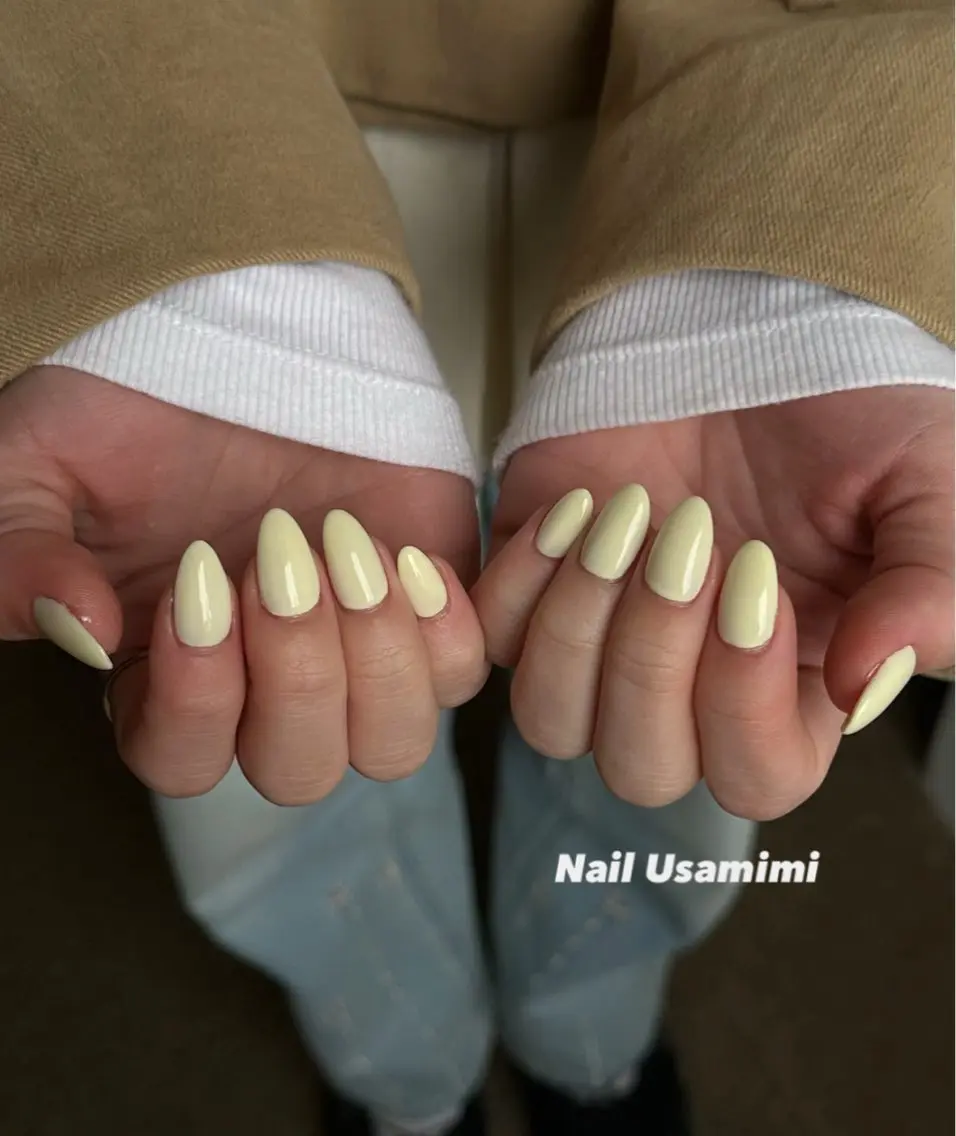 ネイル オフィスネイル ワンカラーネイル 春ネイル 黄色 ハンドネイル 本町NailUsaM imi MOMOKAのネイルデザイン
