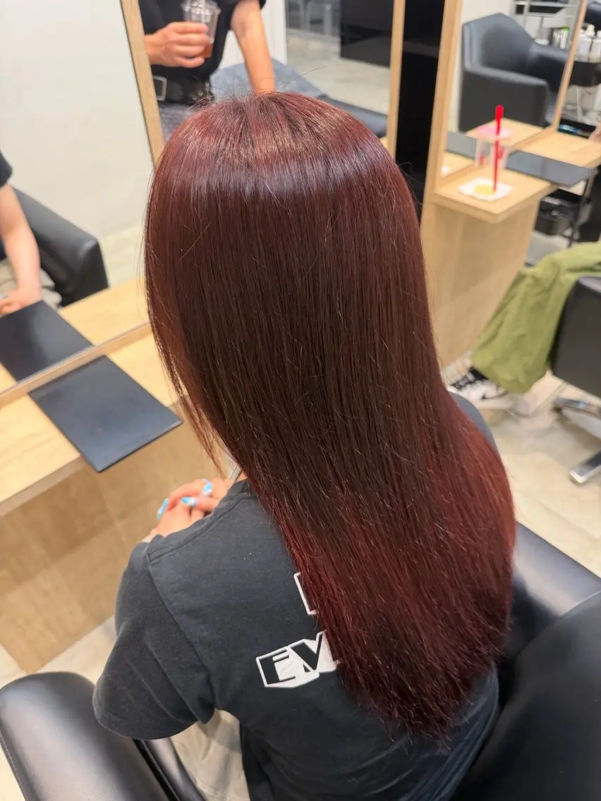 ロング カラー グラデーションカラー レッドカラー ヘアカラー 岩本 達のヘアスタイル