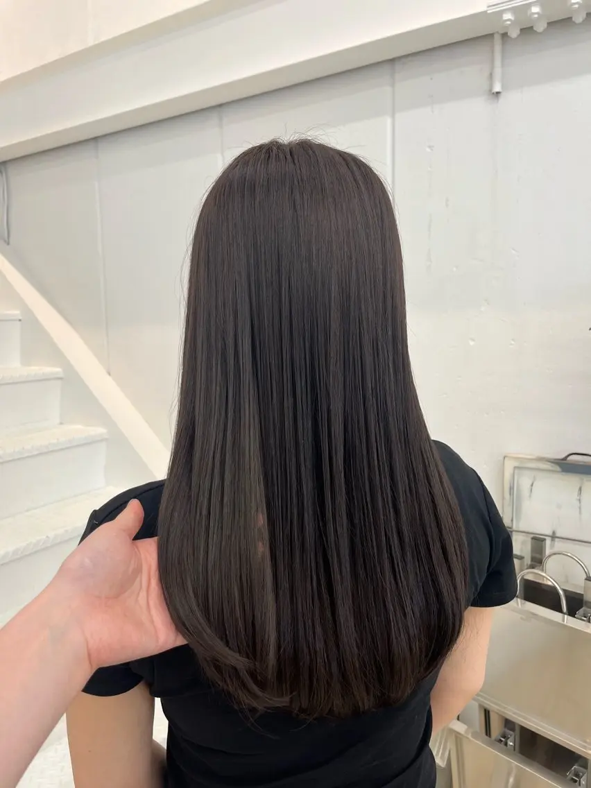 ロング カラー アッシュ アッシュブラウン ブラウンカラー 透明感カラー カット ヘアカラー 高山 桃子のヘアスタイル