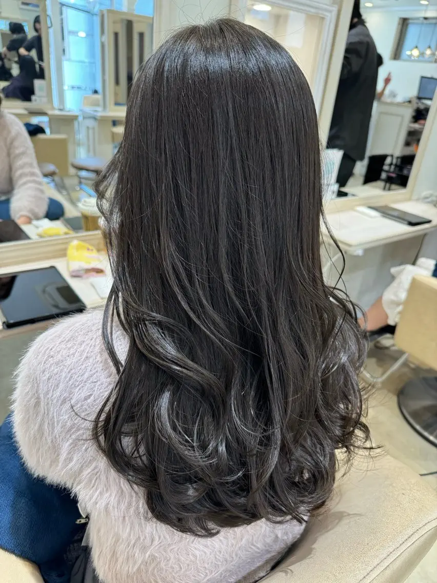 白髪染めカラーのレディースみのモデル様をご案内させていただきます♪の写真