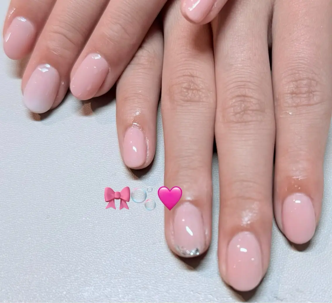 ネイル フレンチネイル ガラスフレンチ グラデーション 卒業式 ピンク 🤍 chika𓂃𓈒のネイルデザイン