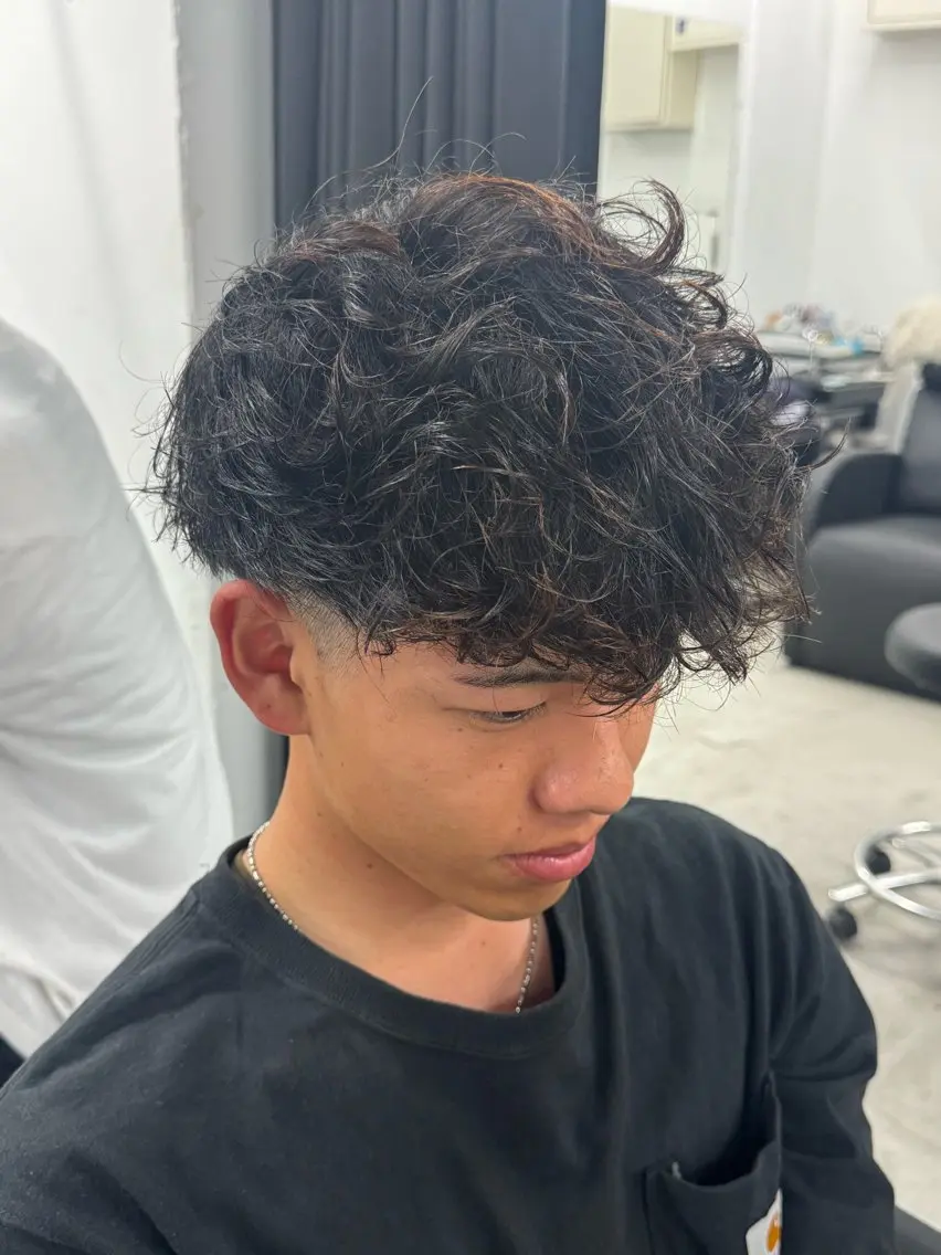 パーマ メンズ 岩佐 柚太のヘアスタイル