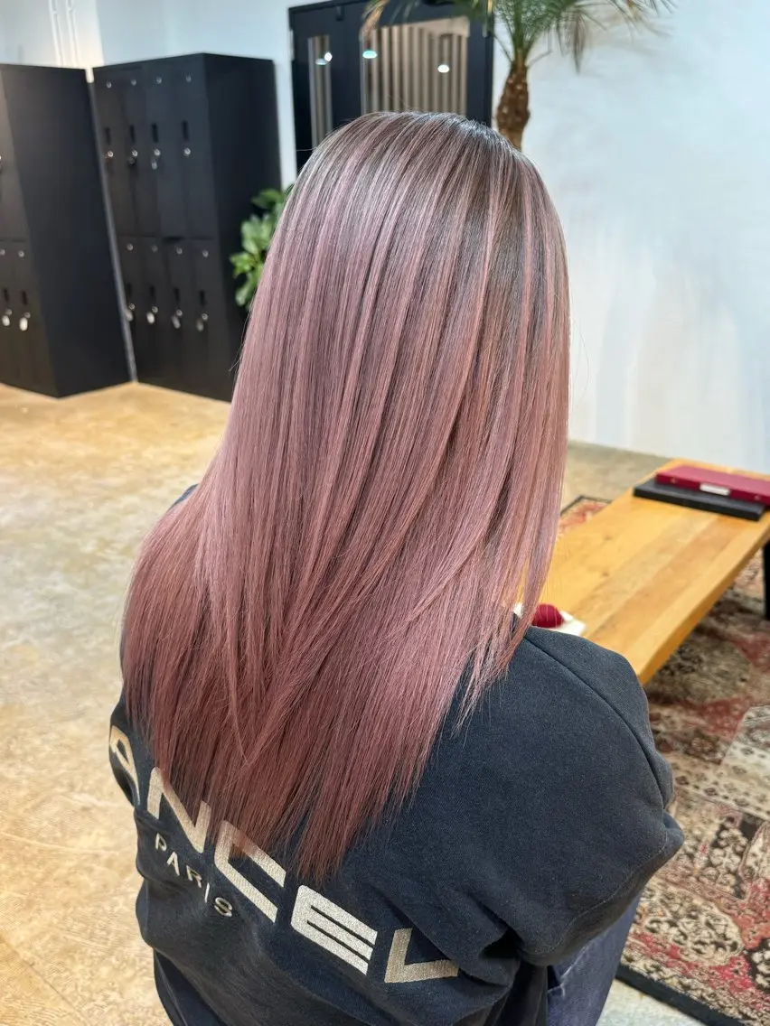 セミロング カラー バレイヤージュ ブリーチ レイヤーカット ヘアカラー Merly Osakaのヘアスタイル
