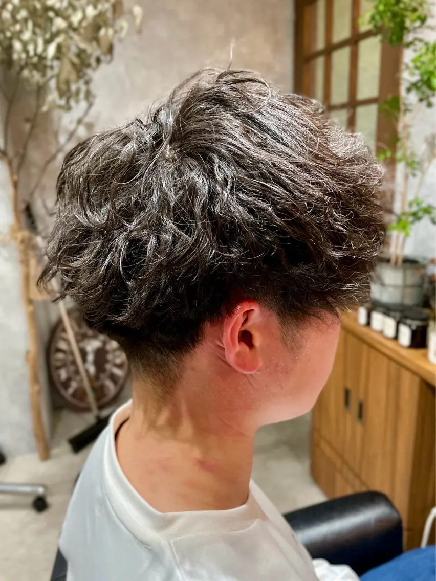 パーマ ツイストパーマ 今枝莉菜 上品なツヤカラーのヘアスタイル