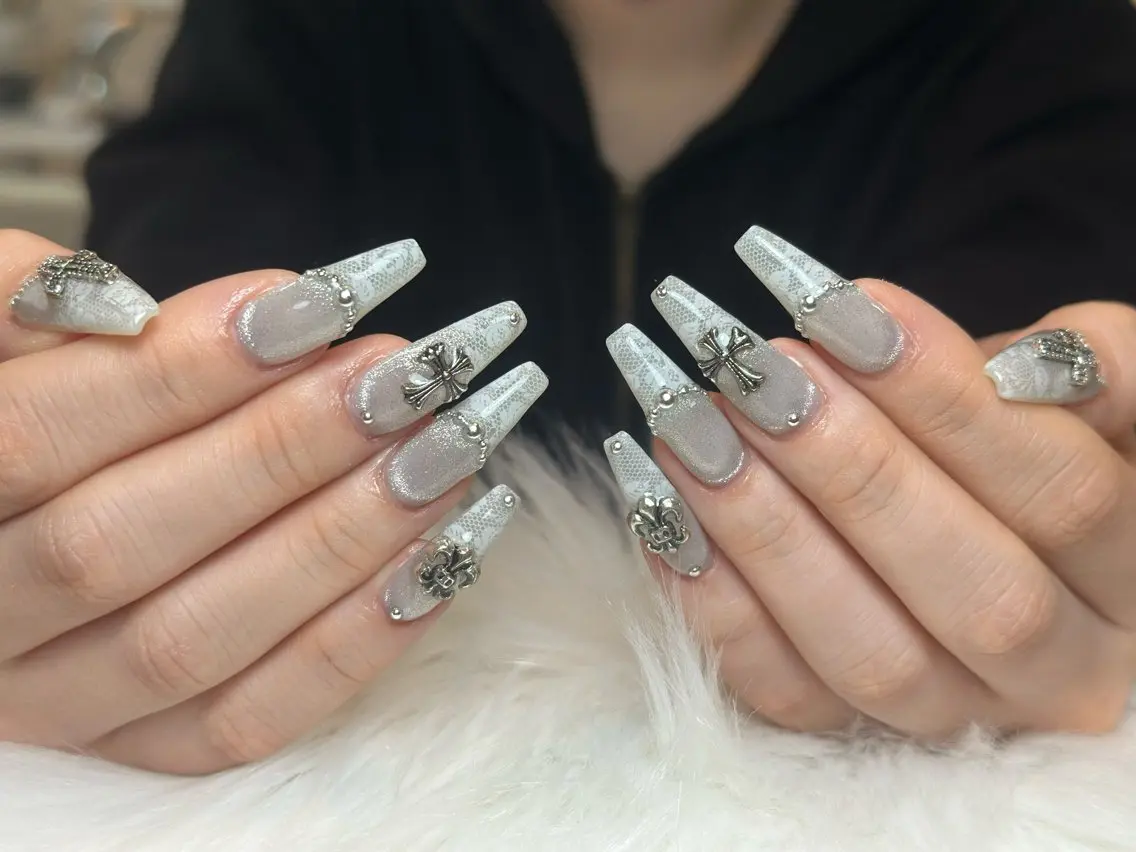 ネイル チークネイル ドット フレンチネイル グラデーション 韓国ネイル ハンドネイル Lisa Nail Salonのネイルデザイン