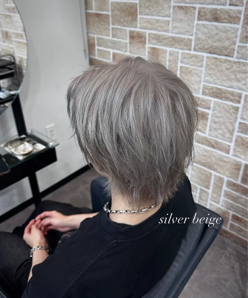 カラー メンズ メンズブリーチ ベージュカラー ブリーチ シルバー シルバーベージュ カット ヘアカラー 透明感カラー/ メンズパーマ/竜希のヘアスタイル