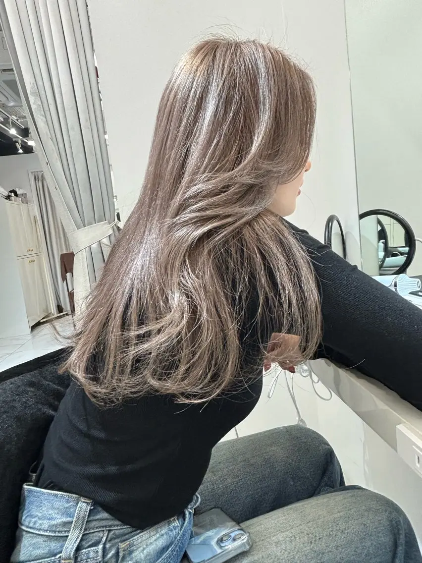 ロング カラー ブリーチ ケアブリーチ 透明感カラー ダブルカラー グレージュ ヘアカラー 🩶大人韓国ヘア 渋谷/Satsukiのヘアスタイル