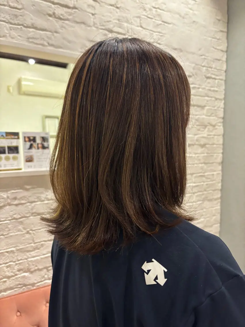 ミディアム くびれヘア カット ヘアカラー RosierBleu 中山のヘアスタイル