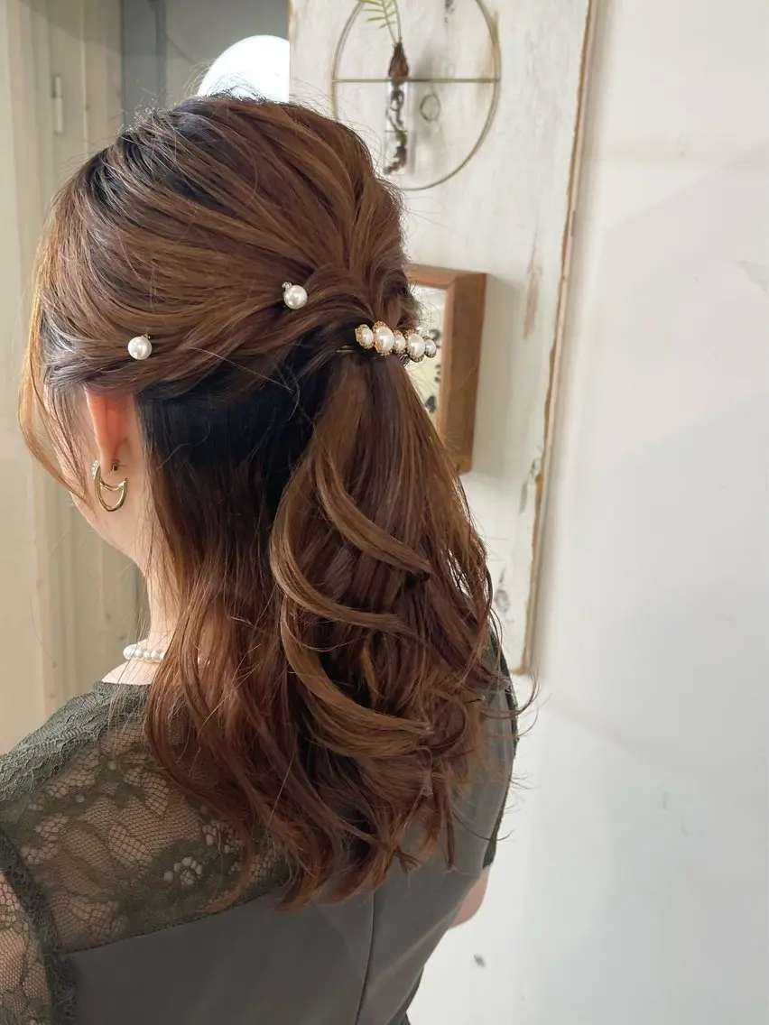 ヘアアレンジ ハーフアップ ヘアセット 🍥🎖️艶カラー 🦑🪼ヒヨ🪸🦀のヘアスタイル