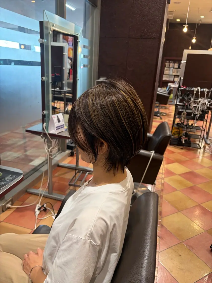 カット+似合わせ白髪ぼかしカラー+トリートメントの写真