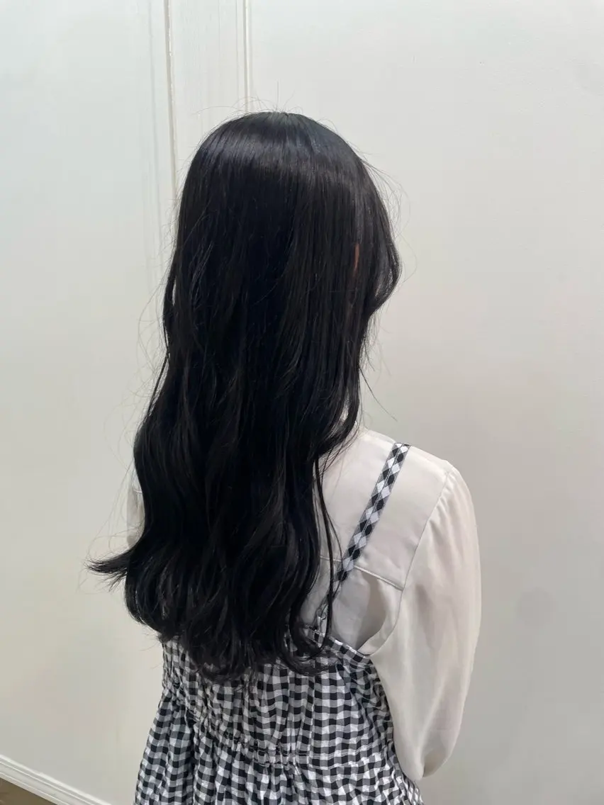 ロング カラー 黒髪 ブルーカラー ブルーブラック カット ヘアカラー トリートメント yui｜ カラーモデルのヘアスタイル