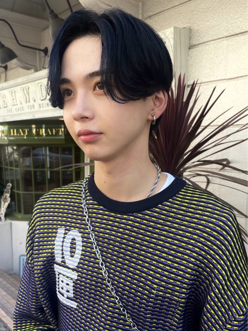 ショート カラー パーマ メンズ メンズブリーチ センターパート メンズパーマ 黒髪 ブリーチ カット ヘアカラー メンズカット💇🏼 kanonのヘアスタイル