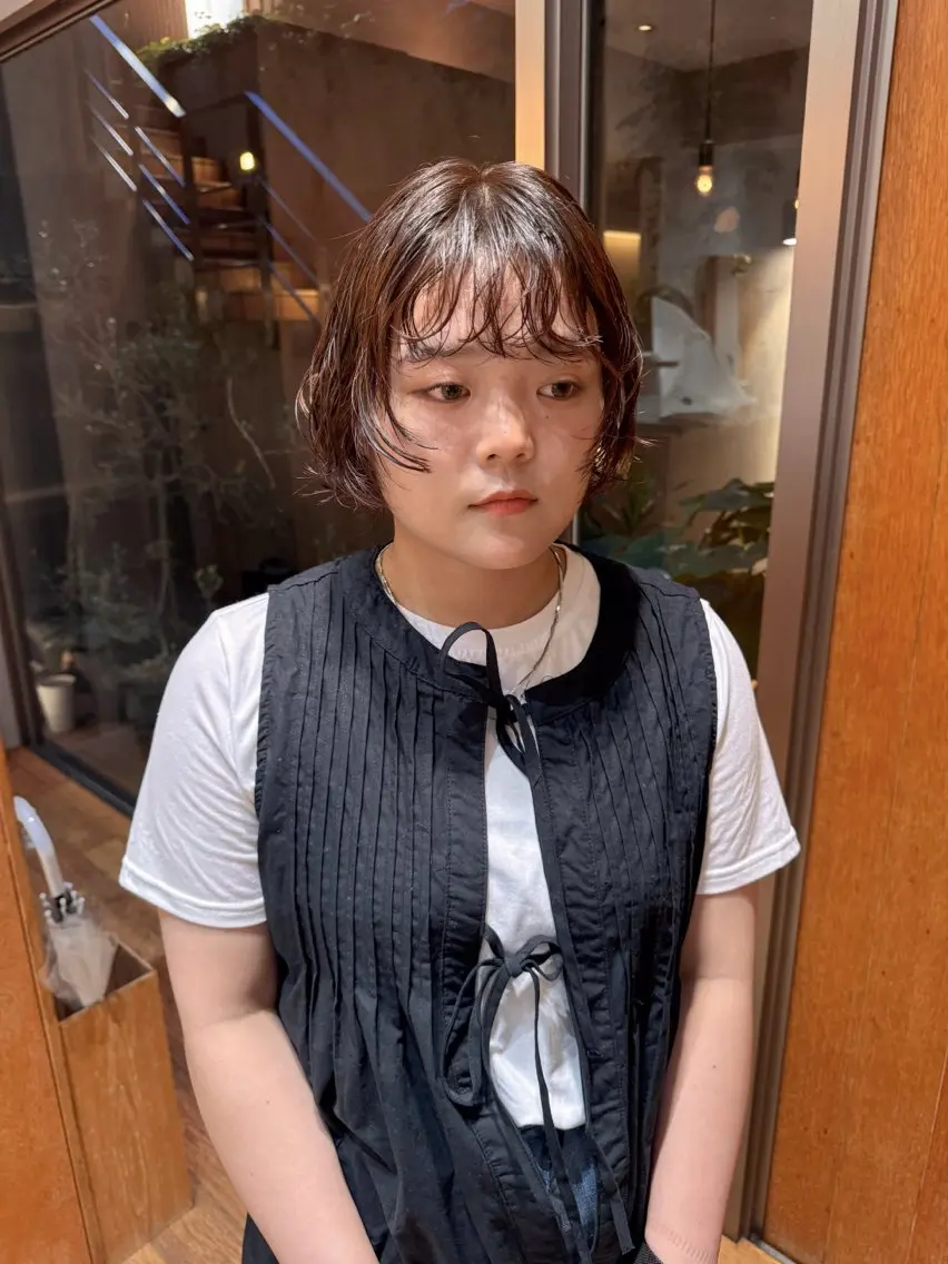 ショート パーマ ボブ 伸ばしかけ カット パーマ 大橋 芽衣のヘアスタイル