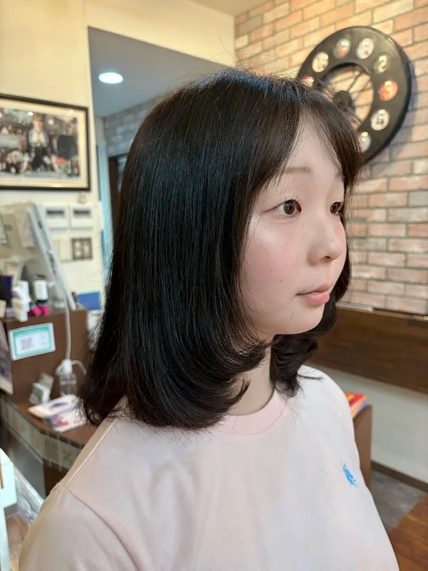 ミディアム カラー アッシュ パープルカラー 宮澤 由依のヘアスタイル