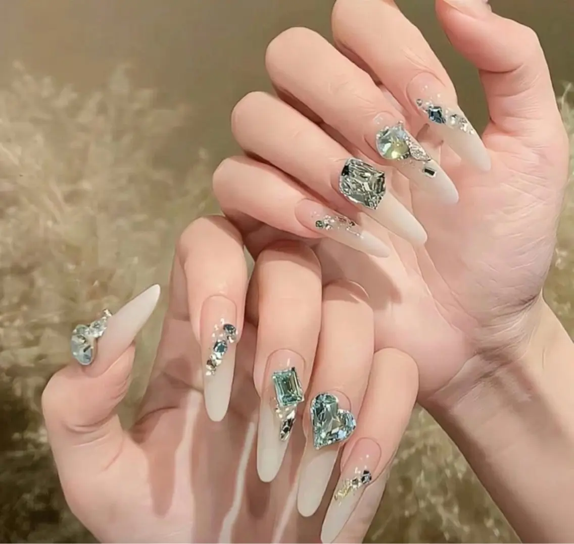 ネイル ハンドネイル T.Lee Nail Lilyのネイルデザイン