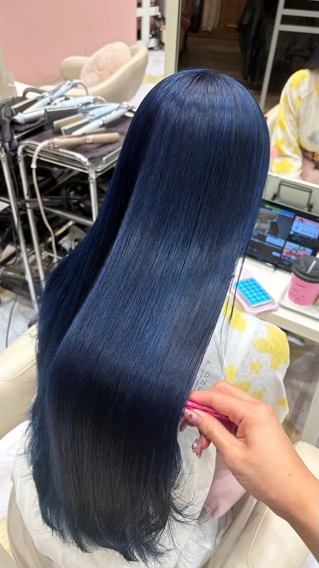 ロング カラー アクアカラー ブリーチ ブルーカラー ケアブリーチ 髪質改善 ヘアカラー 鎌田 優依のヘアスタイル