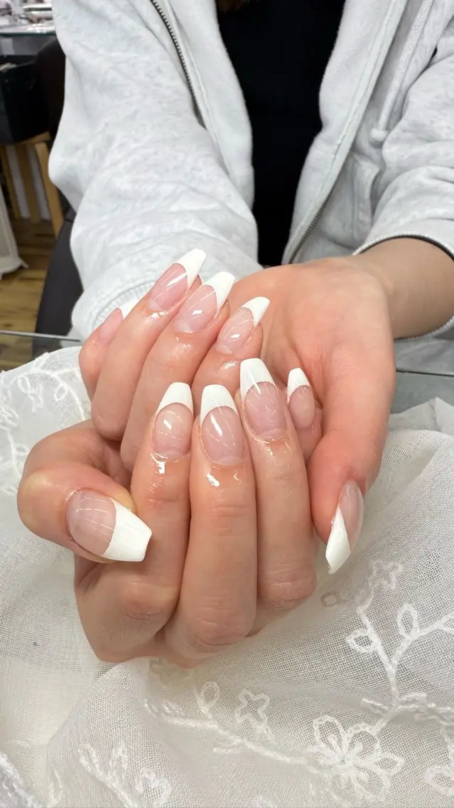 ネイル MAXKELLY正池 白フレンチ募集🕊️のネイルデザイン