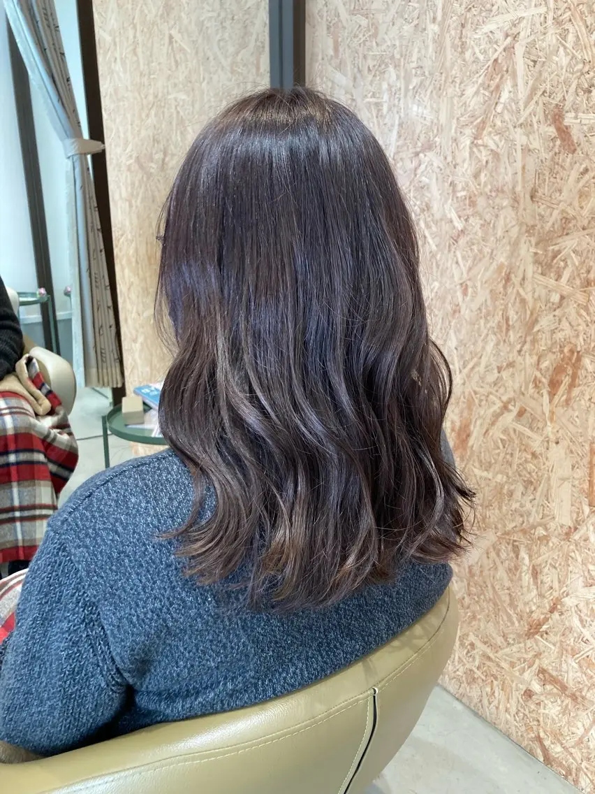 ミディアム カラー バイオレットカラー カット ヘアカラー 折本 沙織のヘアスタイル