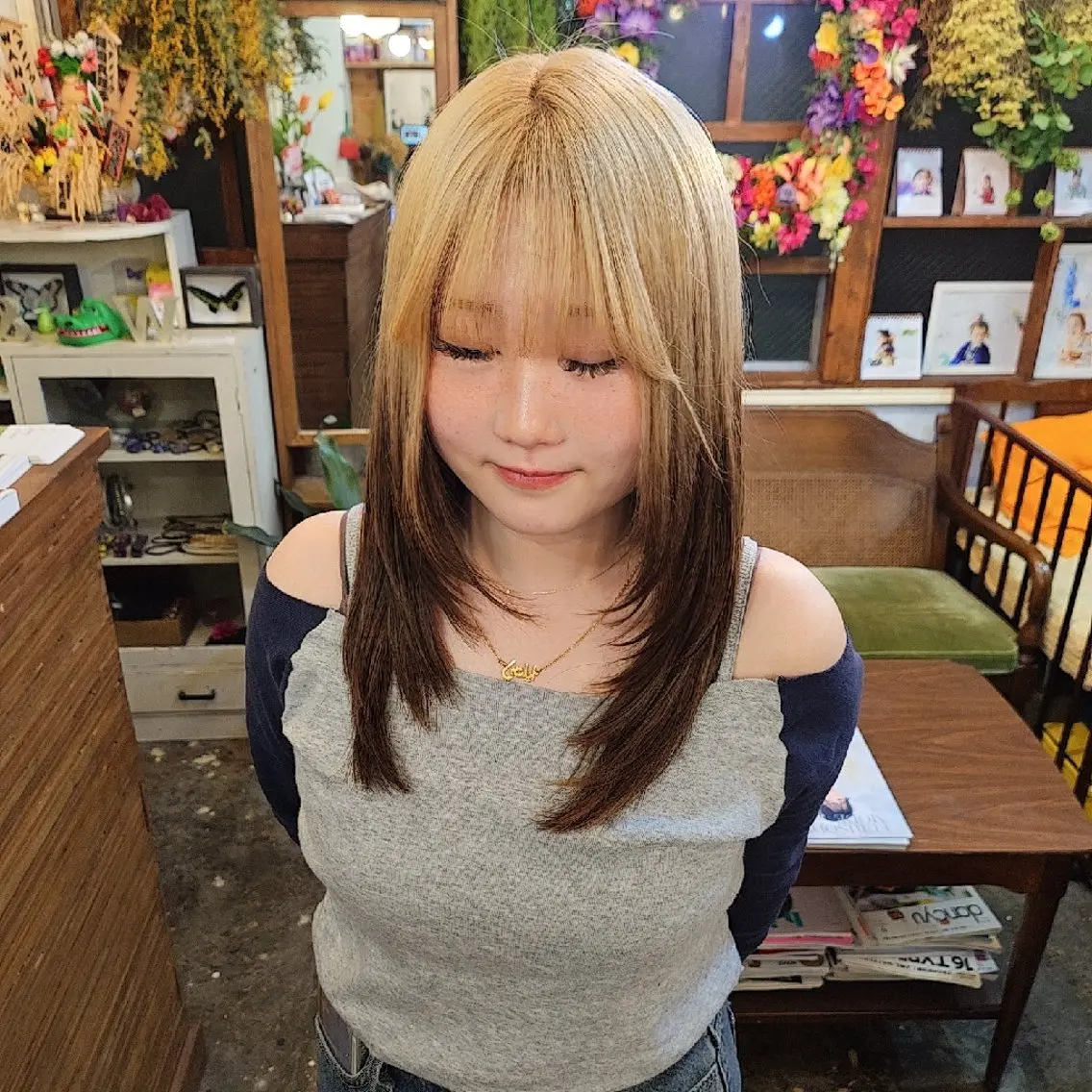 セミロング カラー あべかりん/原宿 /マツパ/ハイトーンのヘアスタイル