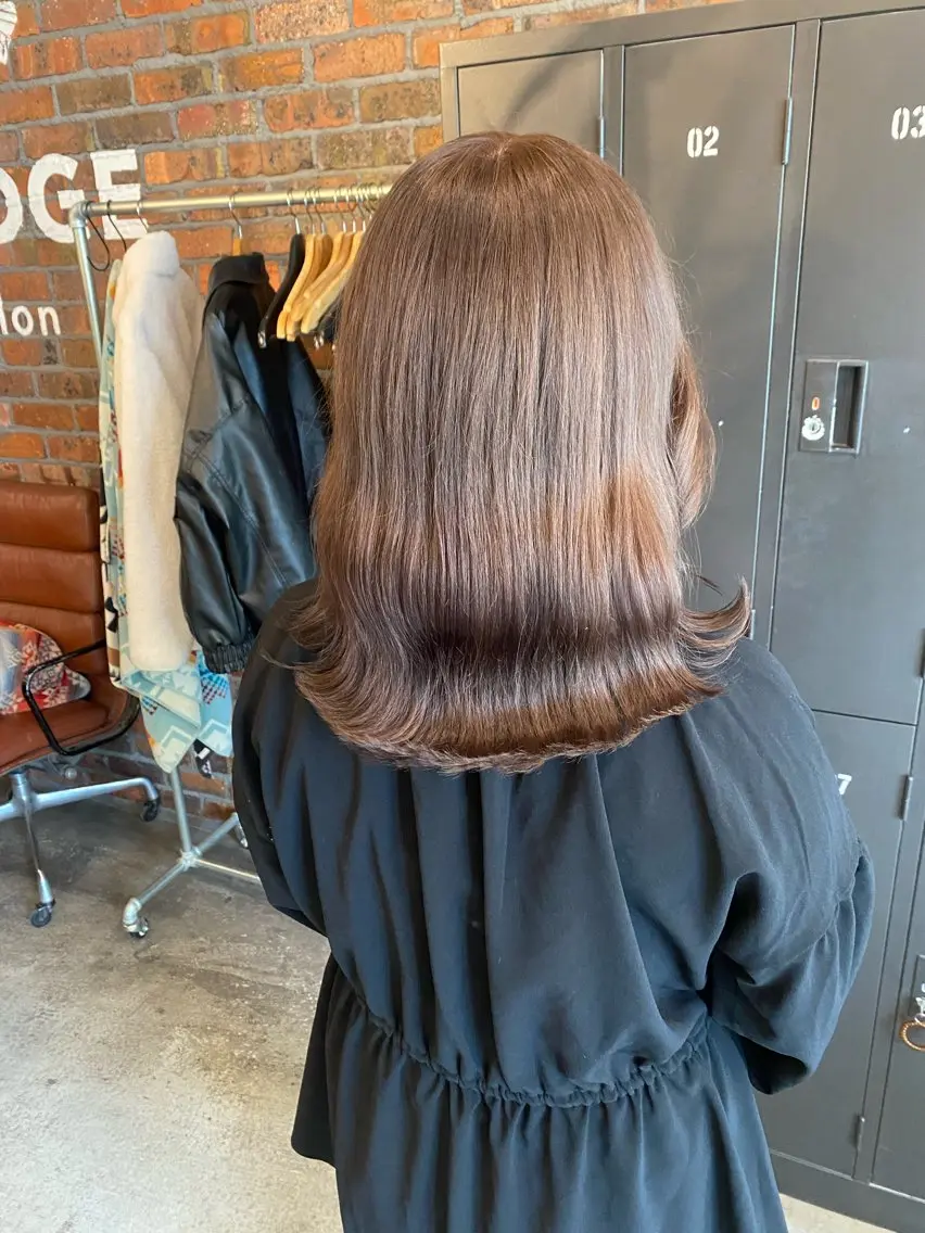 ミディアム カラー ベージュカラー ミルクティーベージュ the BRIDGE 加藤みのりのヘアスタイル