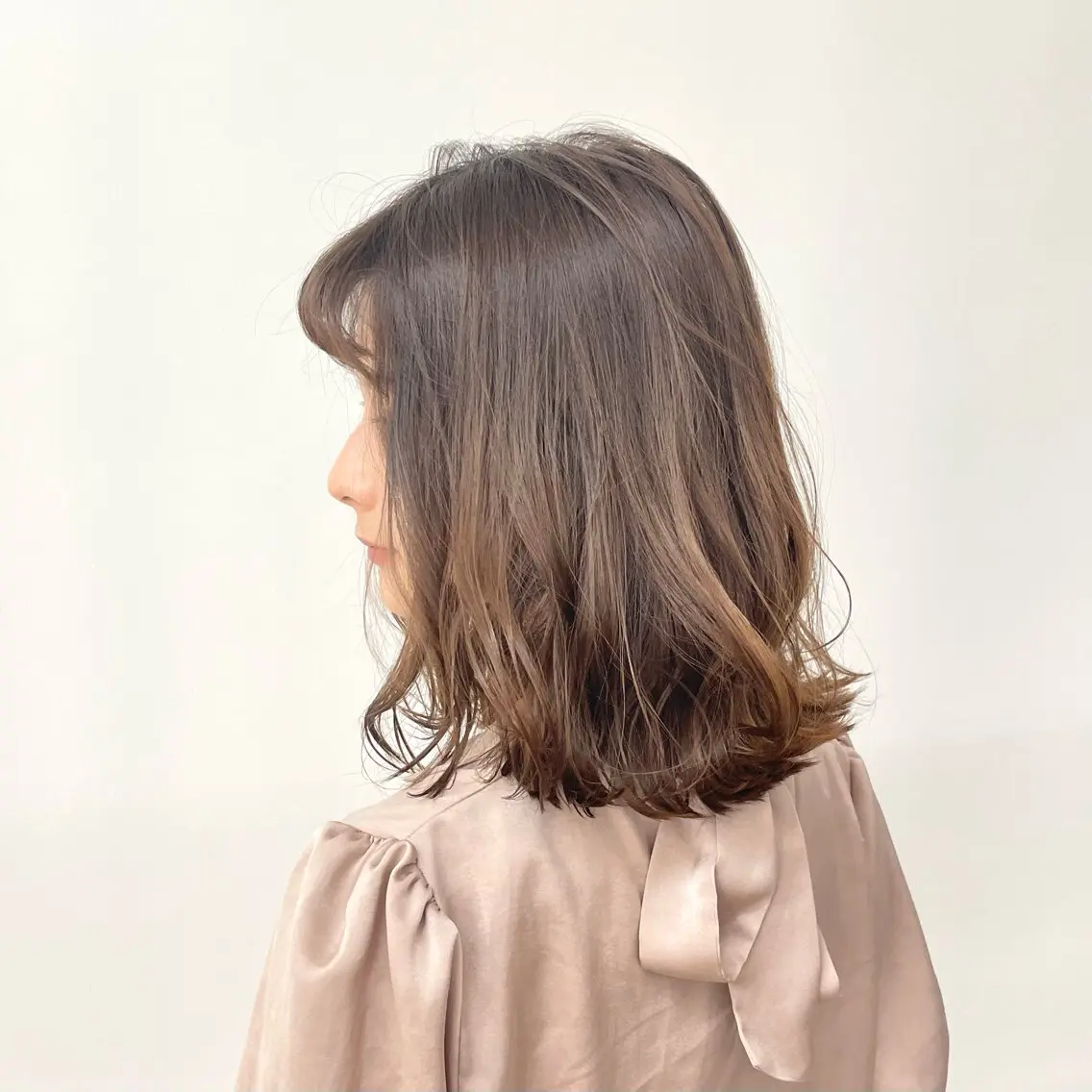 ミディアム カット ヘアカラー レイヤーカット/ 艶カラー🌙Rinoのヘアスタイル