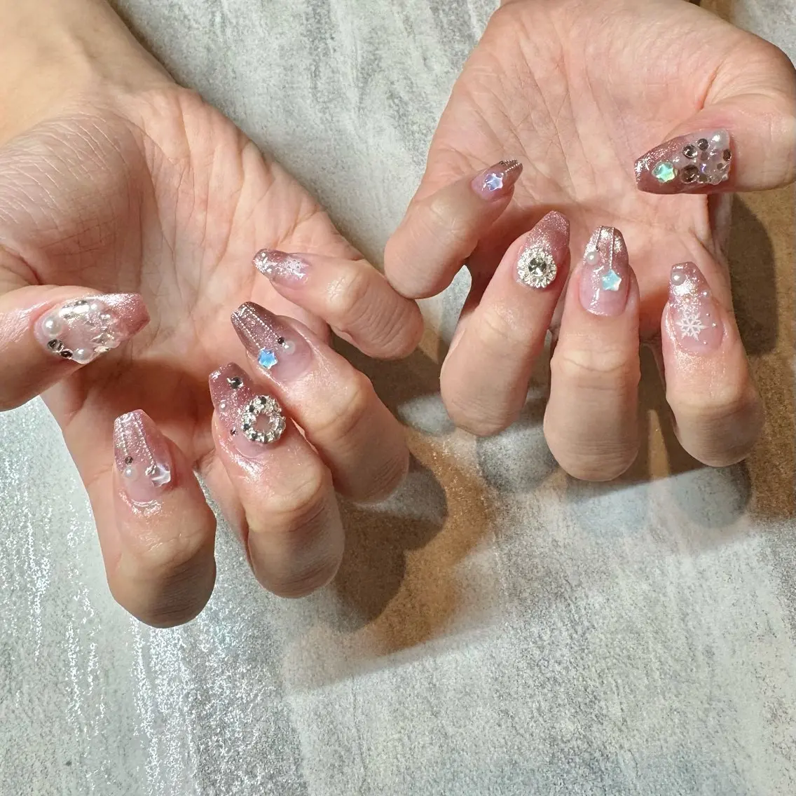 ネイル 冬ネイル クリスマス MIZUKI 🌏NEWWORLDのネイルデザイン