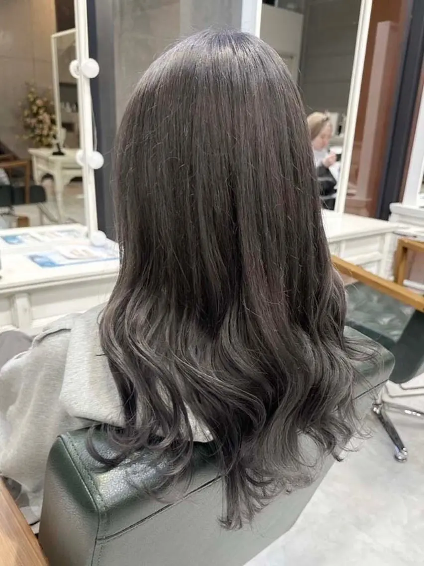 セミロング カラー ベージュカラー ブリーチ デザインカラー グレージュ ハイトーンカラー カット ヘアカラー トリートメント ヘアセット DAYS Men’sのヘアスタイル