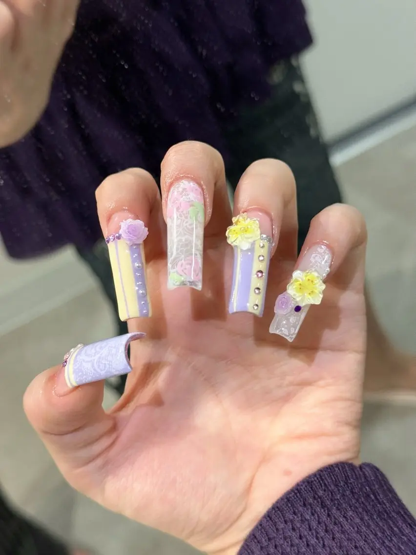 ネイル チークネイル ドット フレンチネイル グラデーション ハート ハンドネイル Julli NailStudioのネイルデザイン