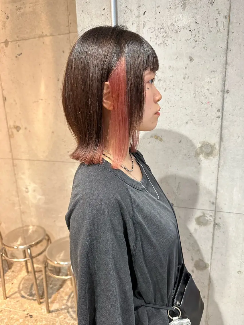 ミディアム カラー ミディアムレイヤー ベージュカラー イヤリングカラー インナーカラー ピンクカラー 伊藤 玄のヘアスタイル