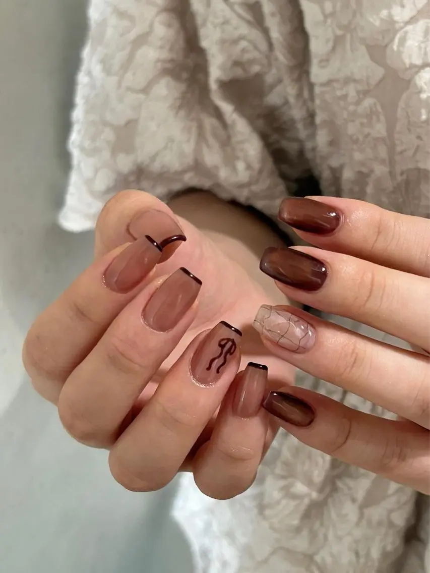 ネイル ブラウン ハンドネイル emi 🧸のネイルデザイン
