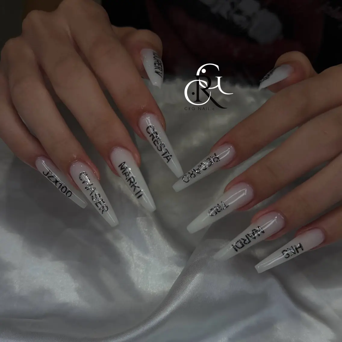 ロング ハンドネイル CRGNAIL EMIRIのネイルデザイン