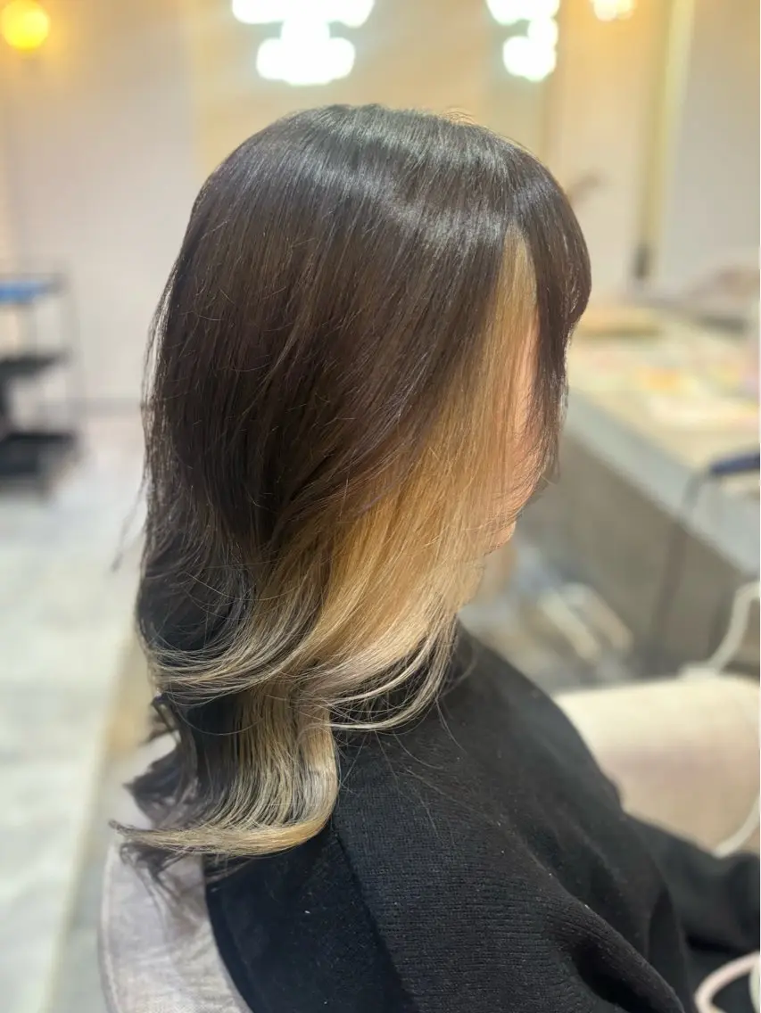 セミロング カラー ヘアカラー 🐈‍⬛momo🐾 ダブルカラーのヘアスタイル