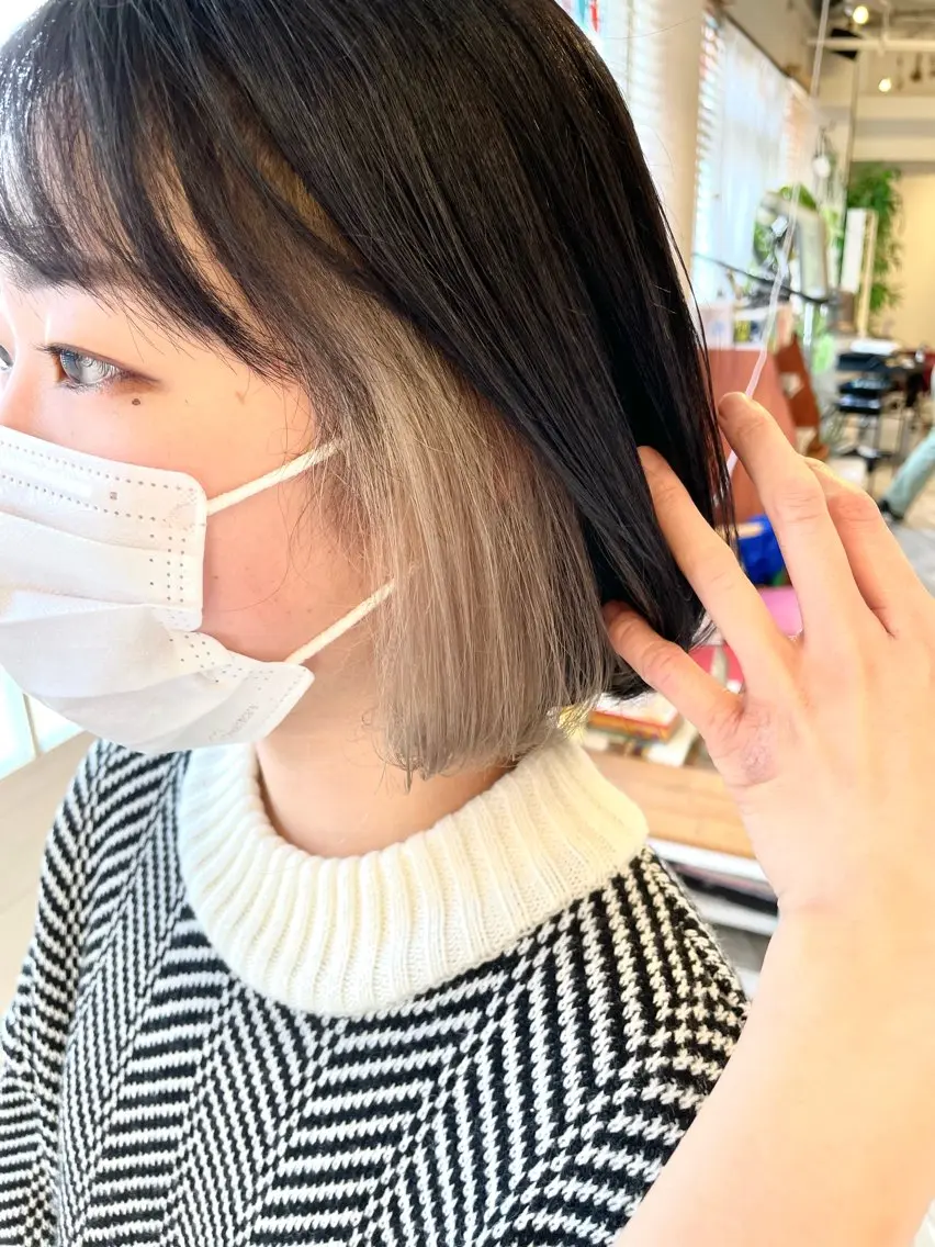 セミロング カラー インナーカラー 推し ブリーチ  髪質改善のヘアスタイル