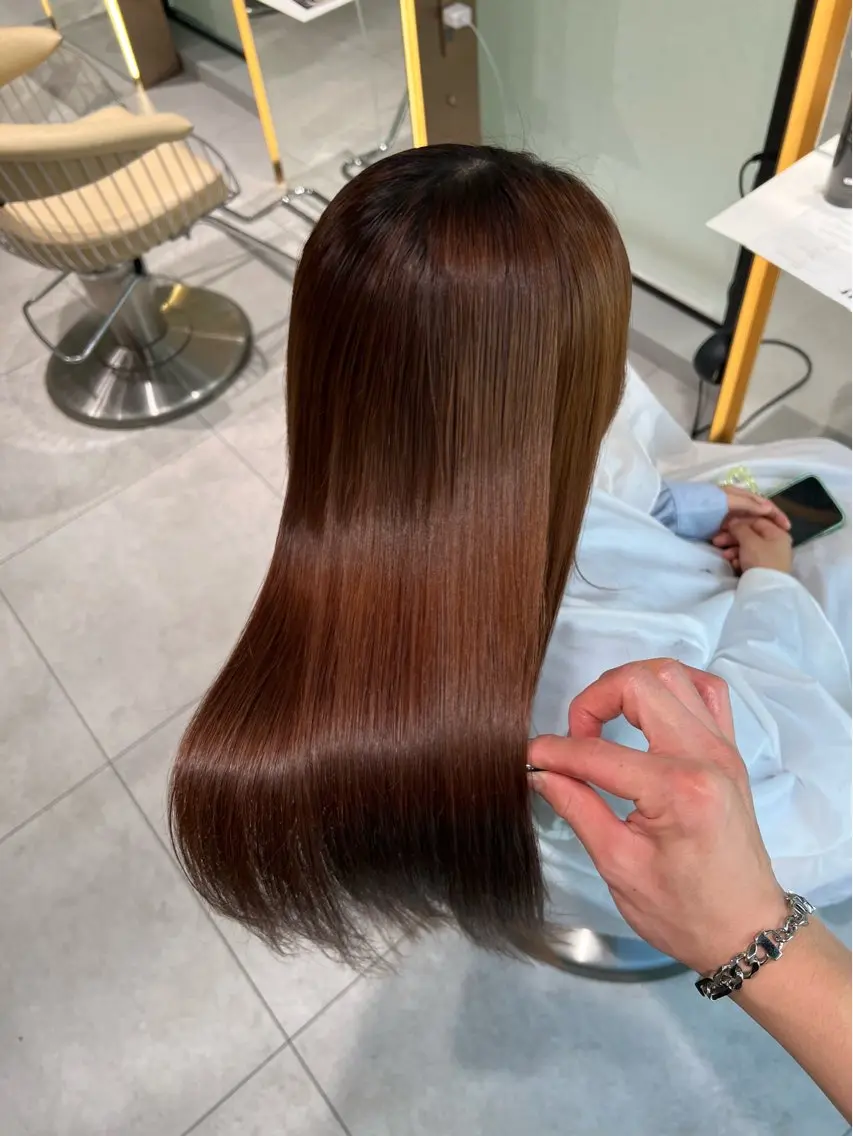ロング 縮毛矯正 トリートメント 福岡縮毛矯正✨️ ストレート 向井和輝のヘアスタイル