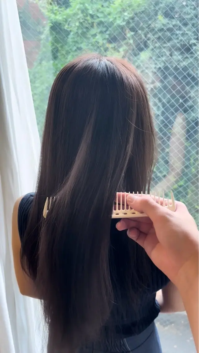 ロング カラー 透明感カラー グレージュ 上田 季里のヘアスタイル