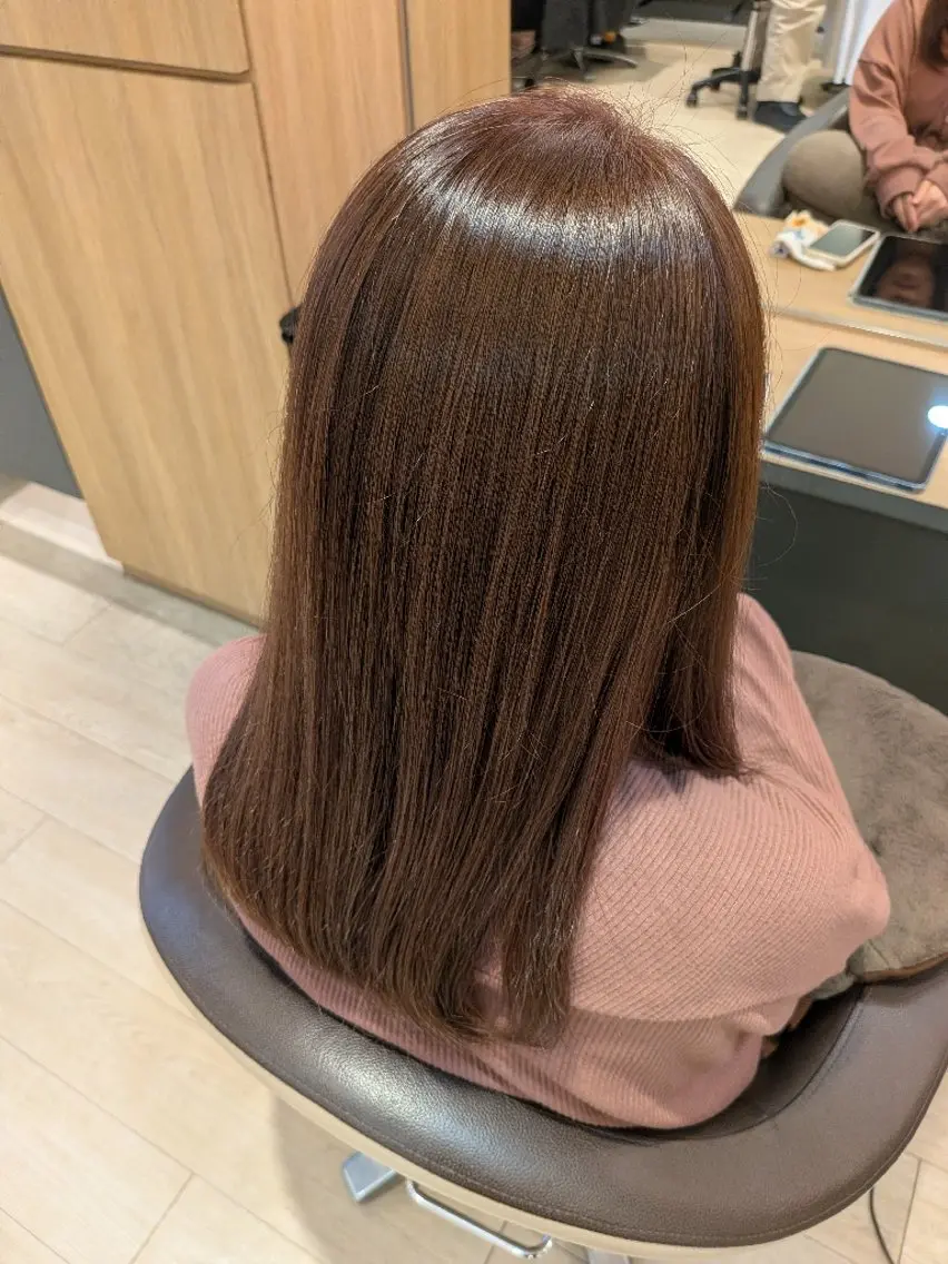 セミロング カラー ブラウンカラー イルミナカラー ラベンダーカラー ラベンダーブラウン 柿元 郁人のヘアスタイル