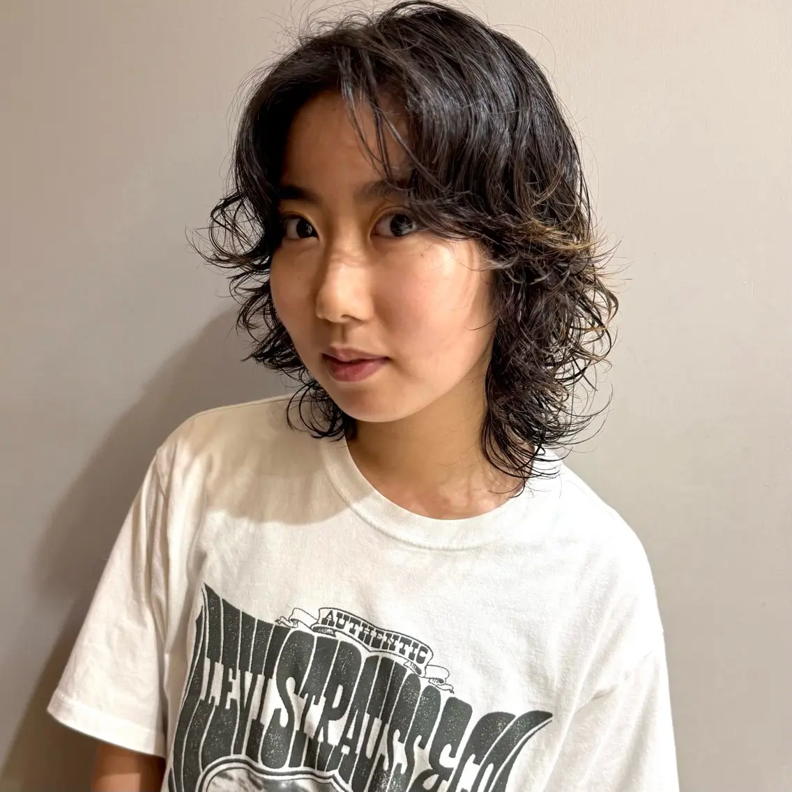 ミディアム ミディアムパーマ ウルフカット カット パーマ 艶ブリーチカラー✨ ボブレイヤーSakiのヘアスタイル