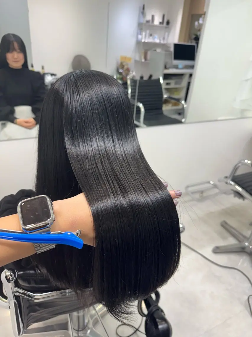 セミロング カラー 黒髪 ブルーカラー ブルーブラック ATRA /藤田勇也のヘアスタイル